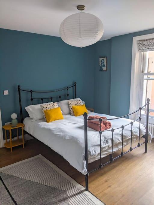 Stylish And Colourful Flat Minutes From The Beach Margate Exteriör bild