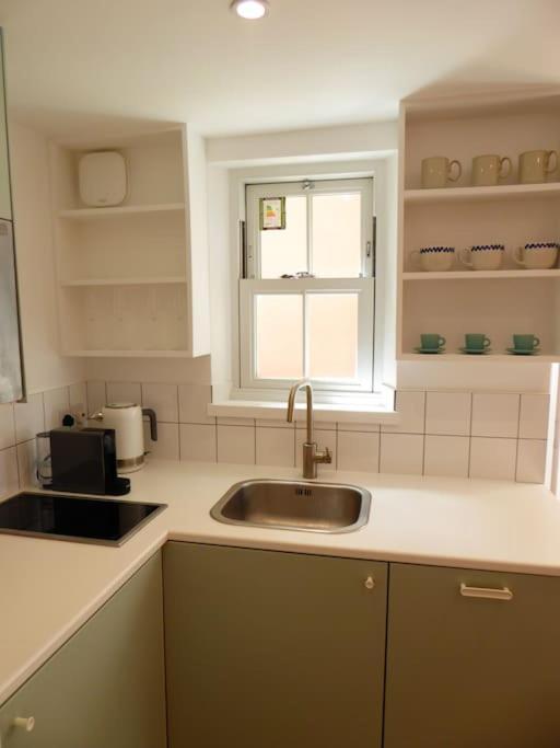 Stylish And Colourful Flat Minutes From The Beach Margate Exteriör bild